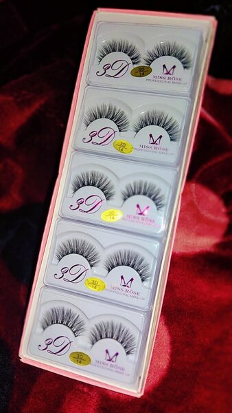 Eye lashes