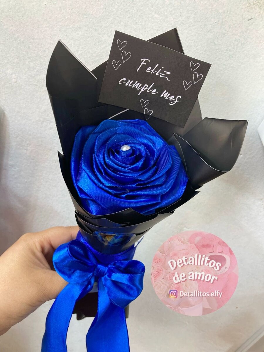 Single ribbon roses