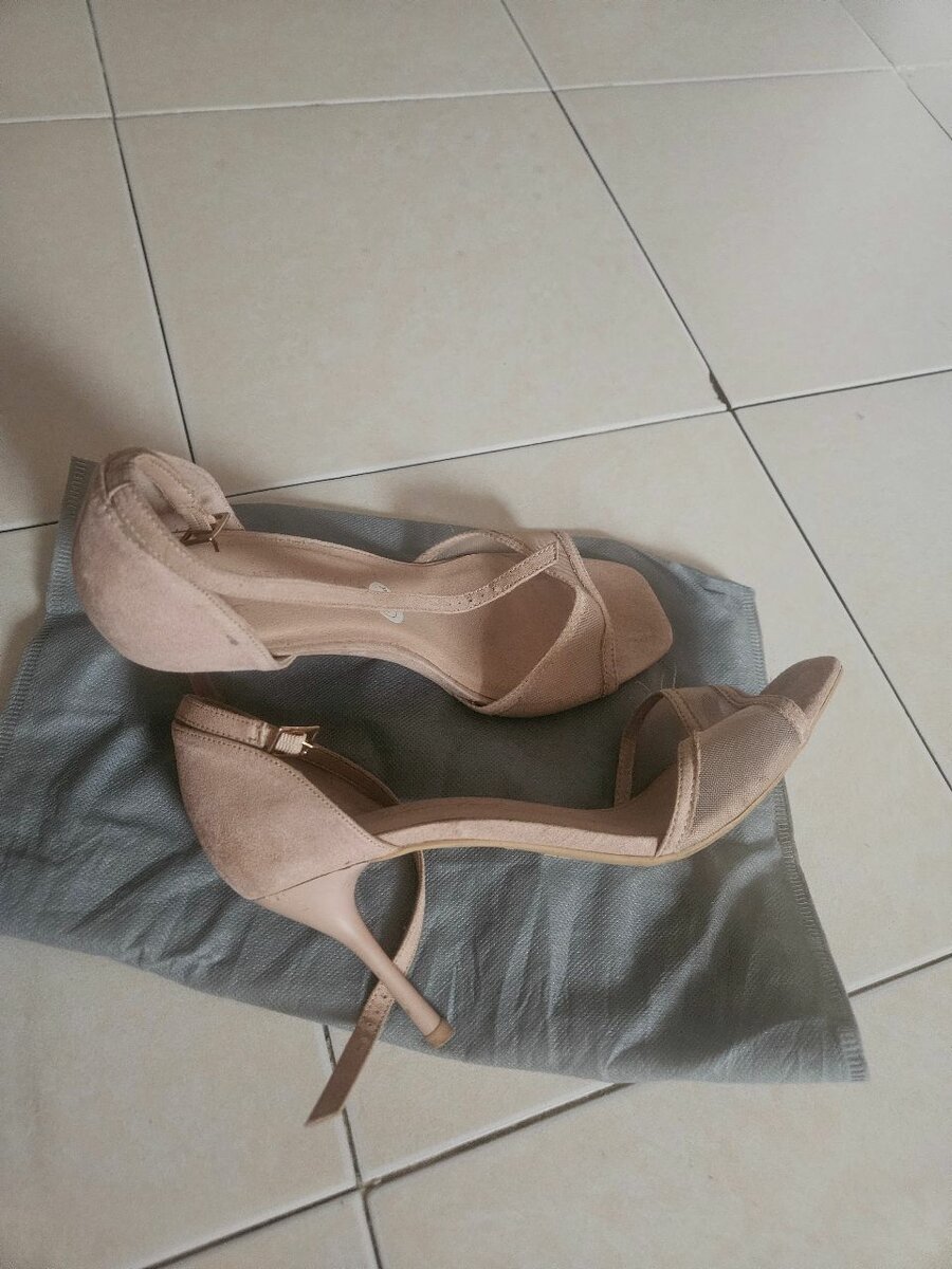 Sandales à talons élégantes