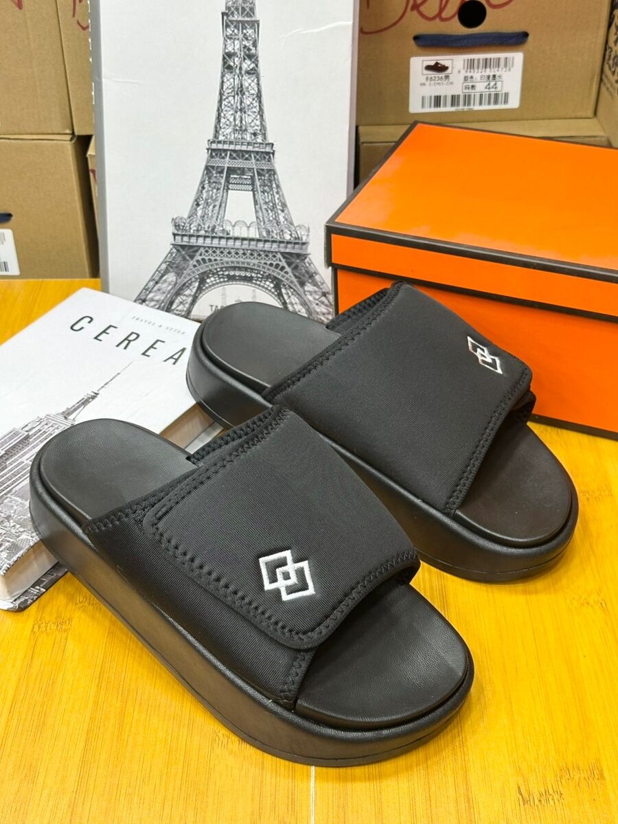 Claquettes Noires Confortables