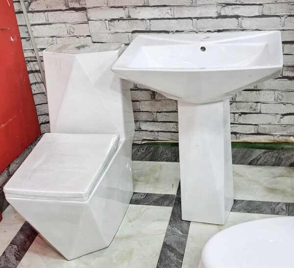 DIAMOND WATER CLOSET