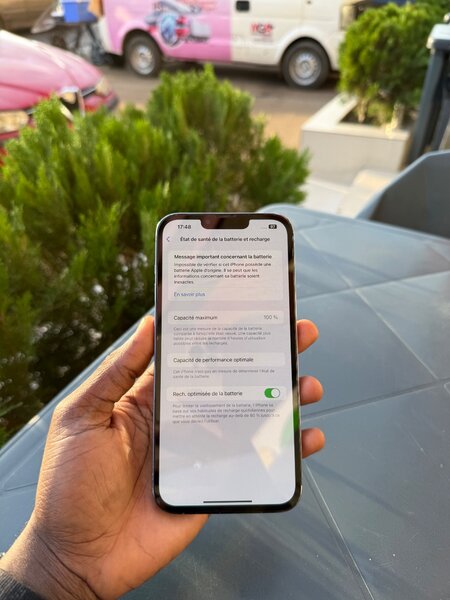 iPhone moderne avec triple caméra