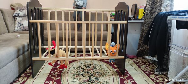 Манеж в отличном состоянии. Внизу имеется шкаф