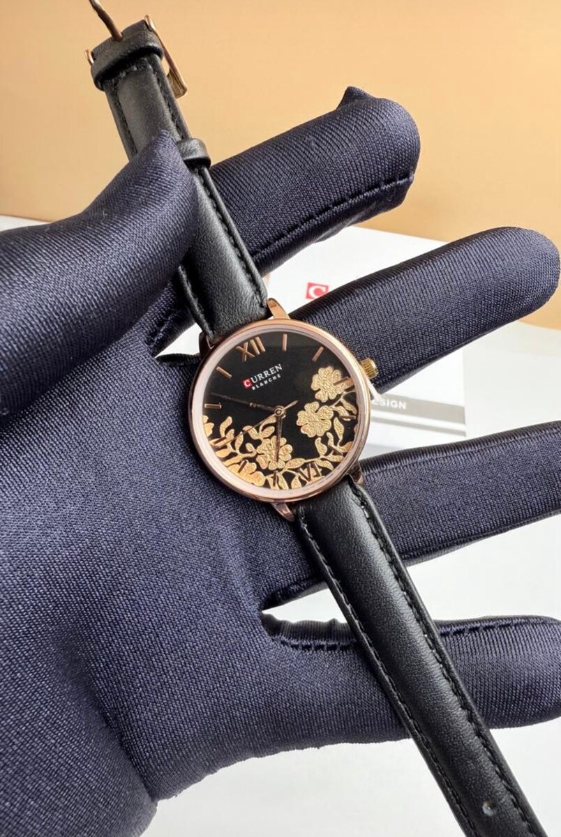 Montre élégante en cuir