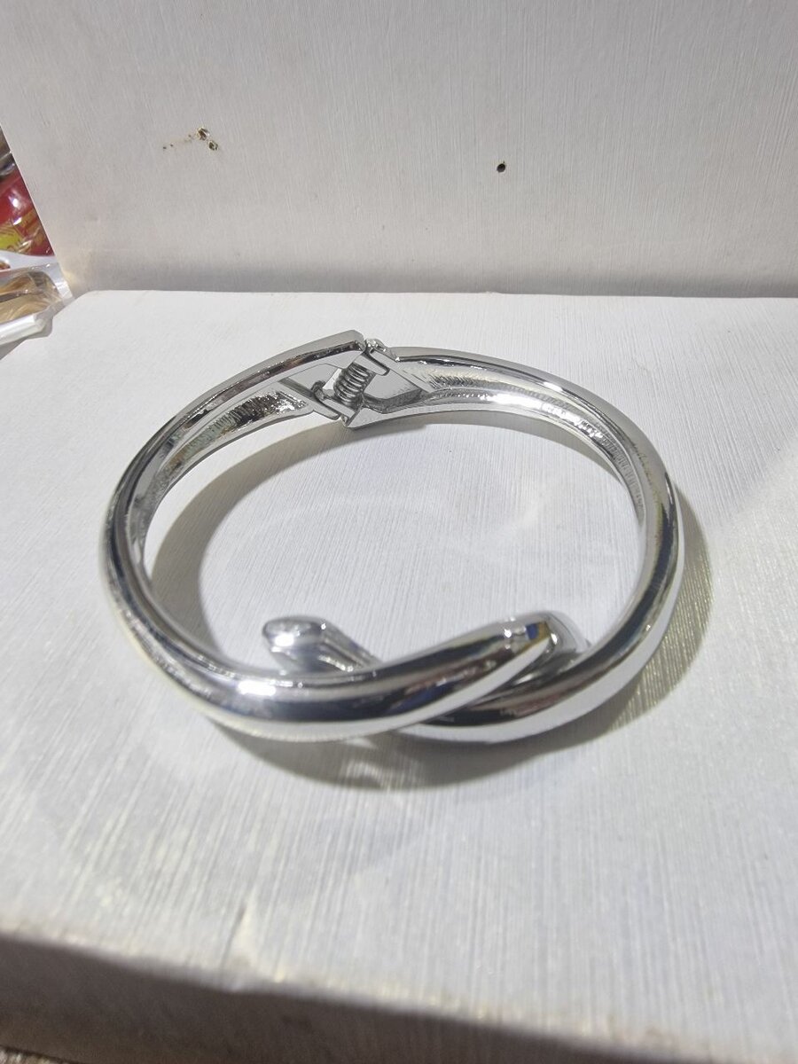 Bracelet en métal ondulé