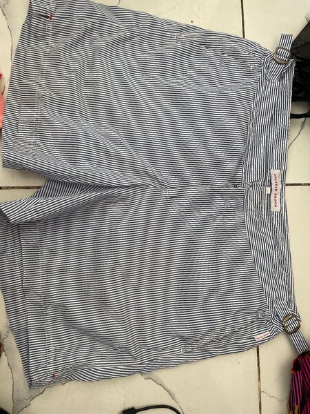 Short rayé bleu et blanc