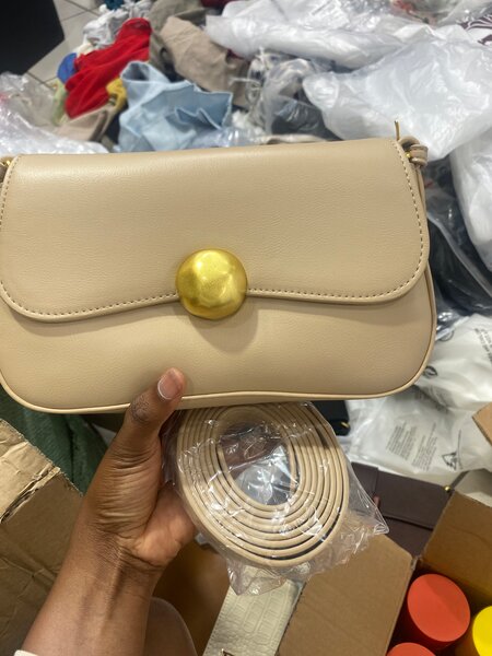 Sac à main élégant beige