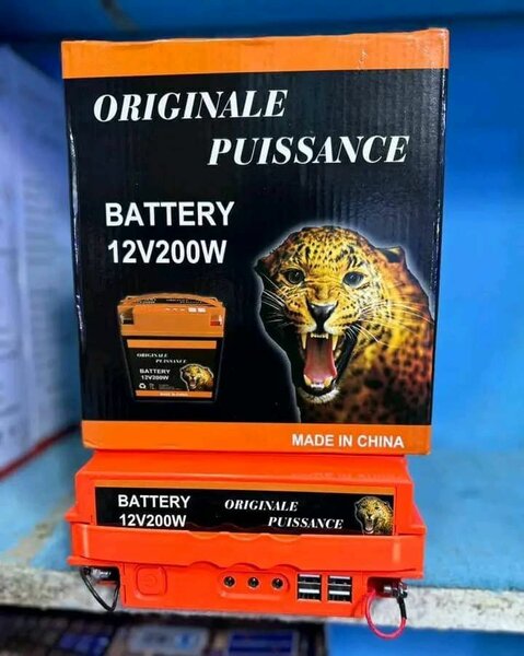 Batterie solaire 12V- 200AH (petit) pour lumière