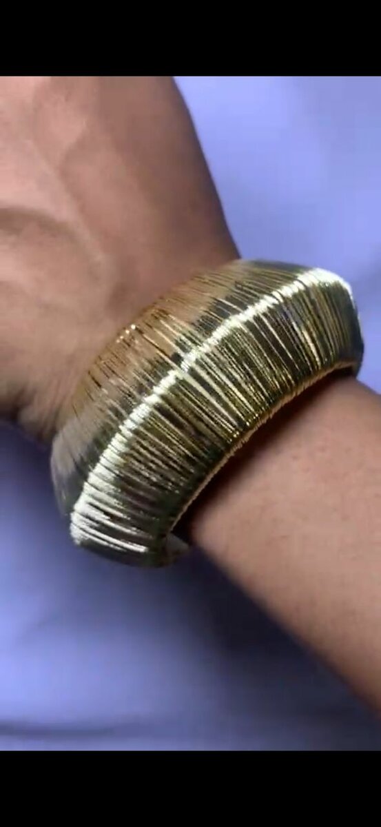 Bracelets en métal doré