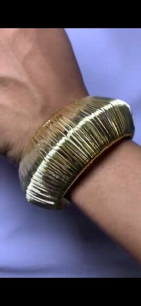 Bracelets en métal doré