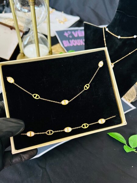 Parure élégante en or