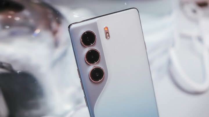 Tecno Camon 40