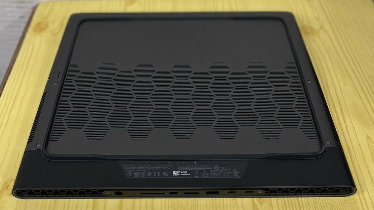 ALIENWARE M16 R1 RYZEN 9