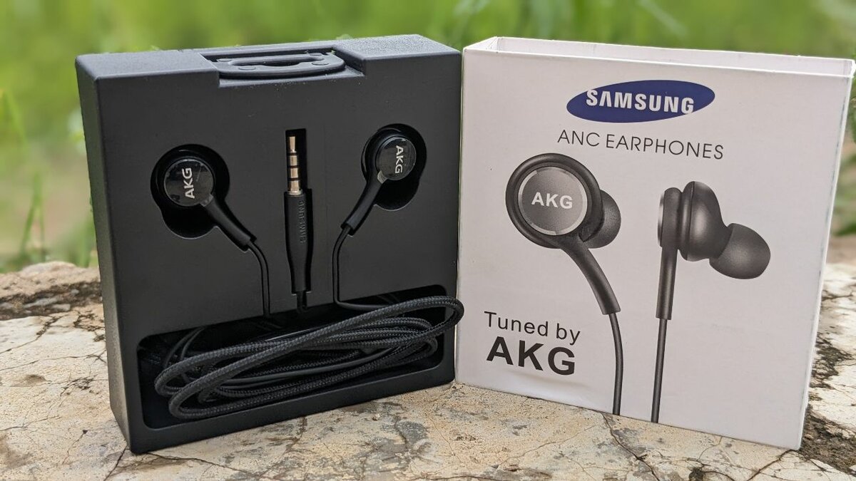 brand new Samsung headsets