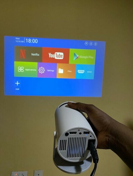 Hot Sale Mini Projector Home Theater Cheap Smart HY300 Proje