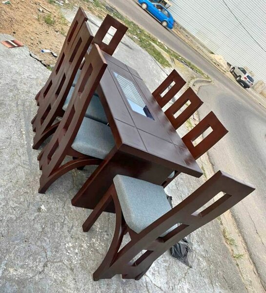 Ensemble table et chaises en bois