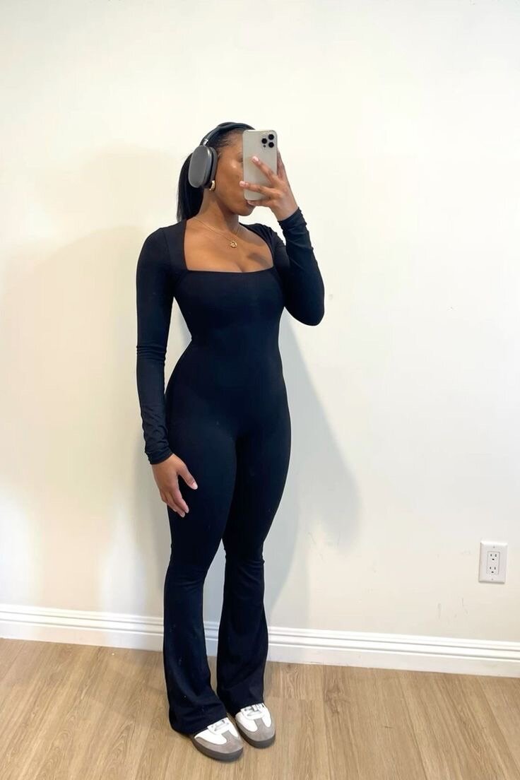 Combinaison moulante noire