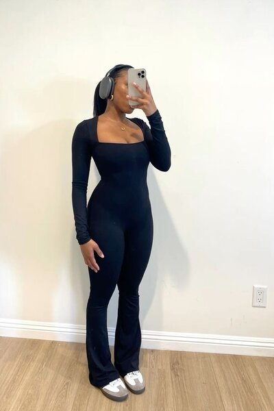 Combinaison moulante noire