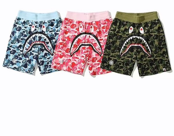 Shorts camouflage requin