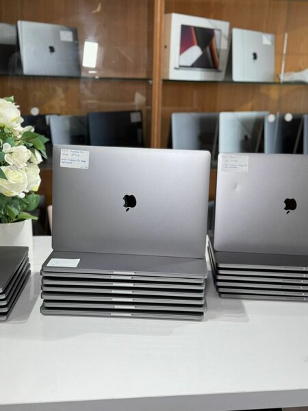 2019 MACBOOK PRO 13 inches
