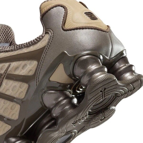 Baskets Nike Shox Khaki