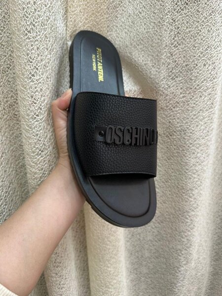 Tongs noires élégantes