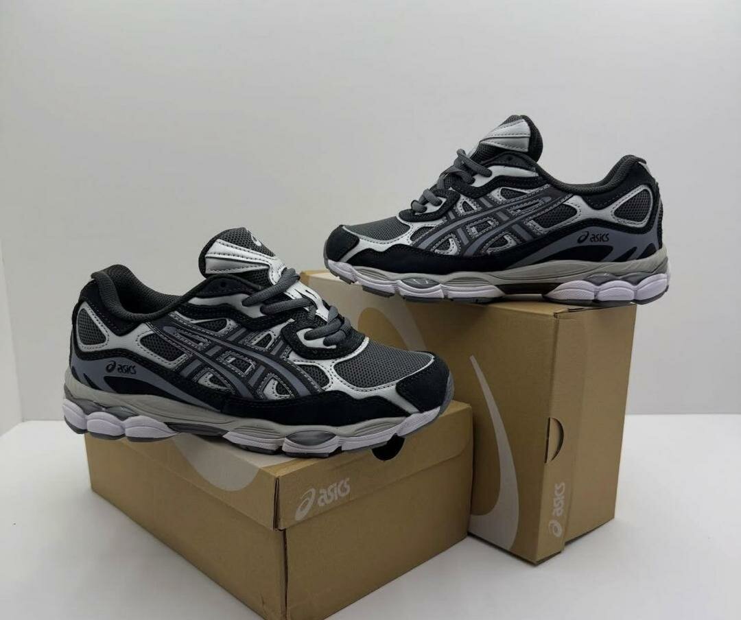 Chaussures de course légères Asics