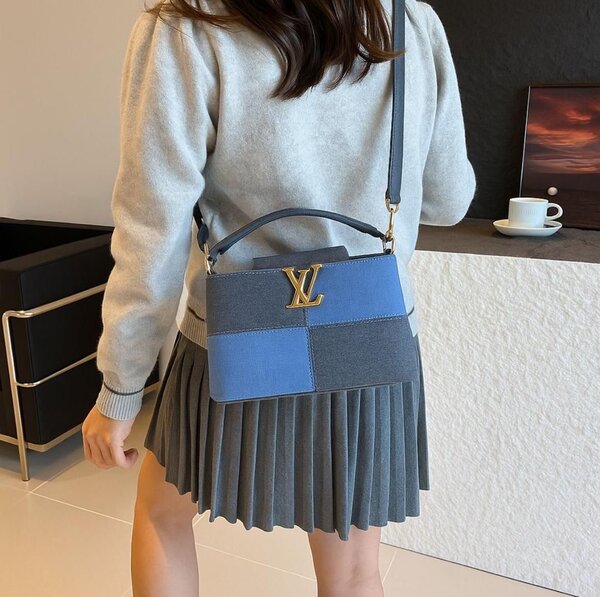 Sac à main bleu élégant