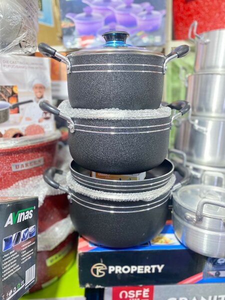 Nonstick cooking pot