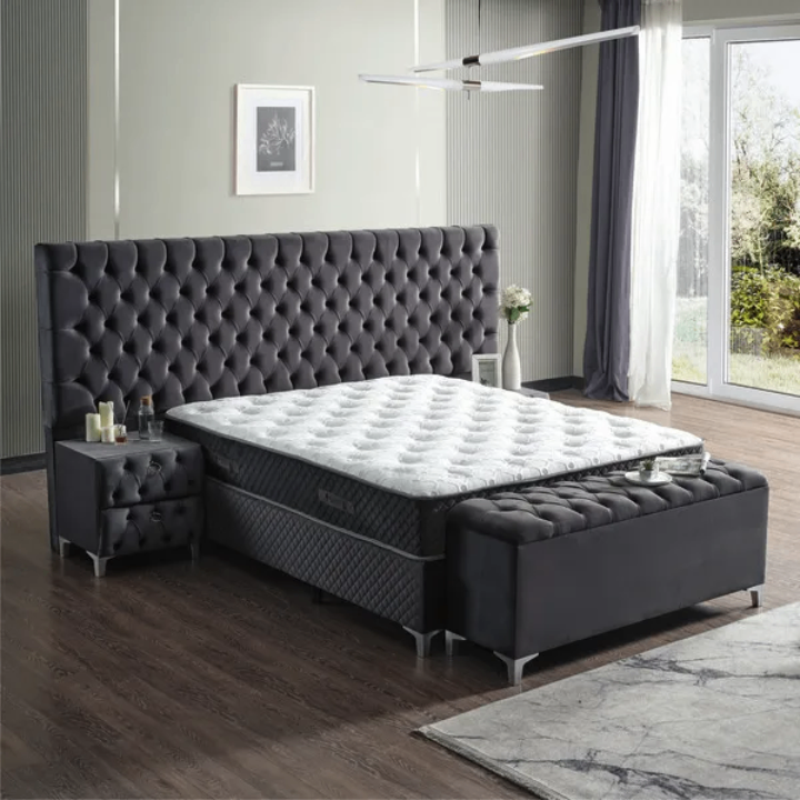 Lit gris avec coffre capitonné