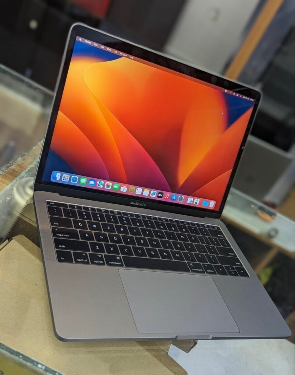 MacBook Pro [FVFVT6EHV29, 2017 Model ] Preowned From USA
