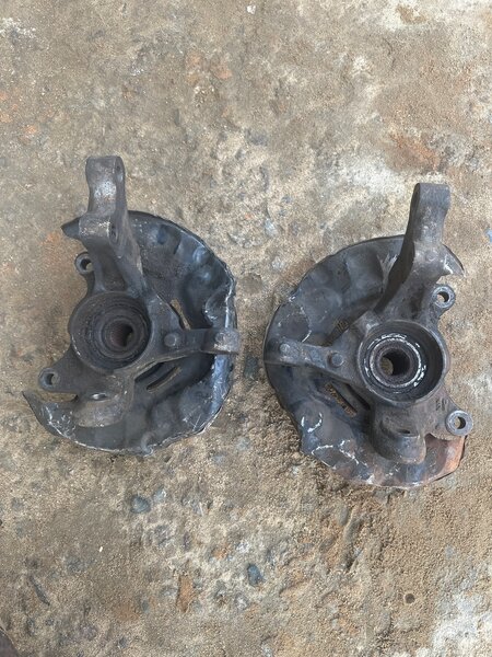 Flasques de frein avant