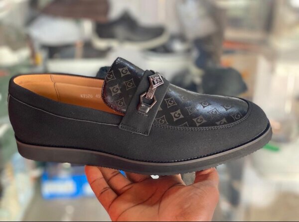 Chaussures mocassin pour homme en cuir noir