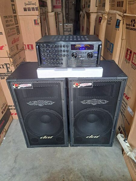 Système audio professionnel avec amplificateur et haut-parleurs