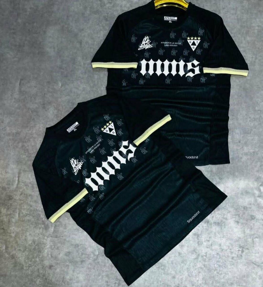 Maillots de football colorés