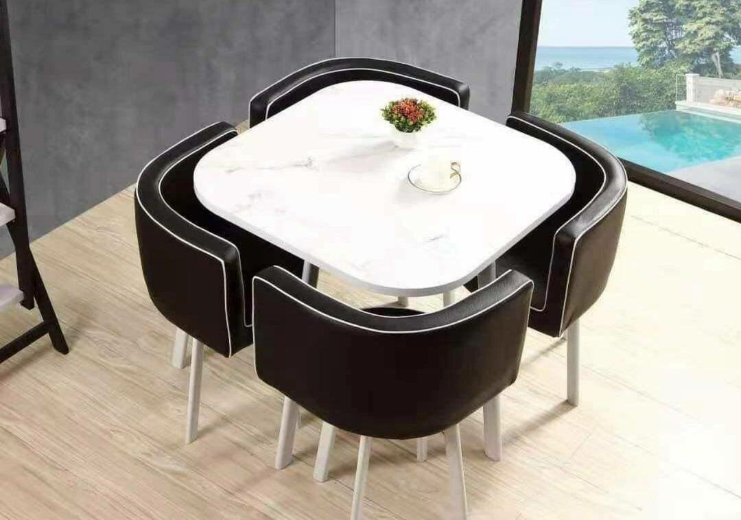 Table à manger moderne avec 4 chaises