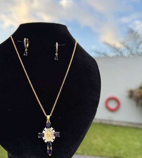 Ensemble élégant collier croix