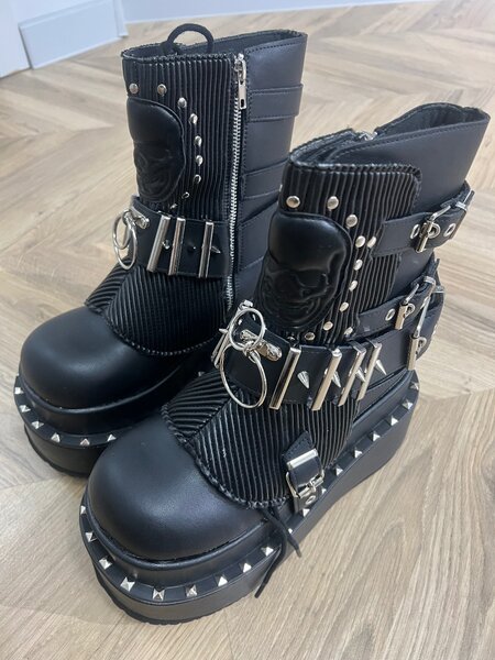 Зимние ботинки с платформой