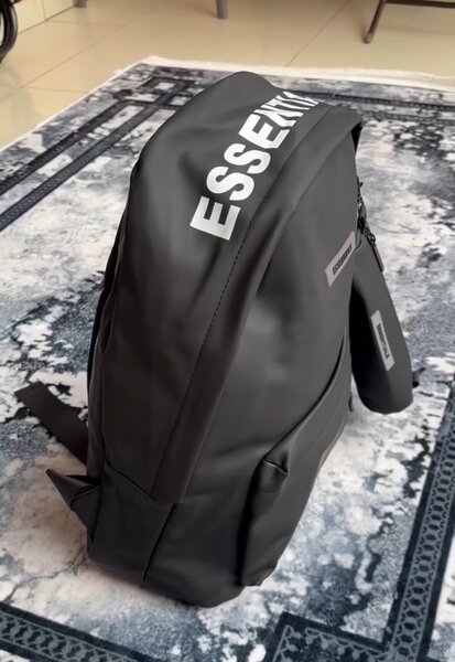 Sac à dos ESSENTIALS moderne