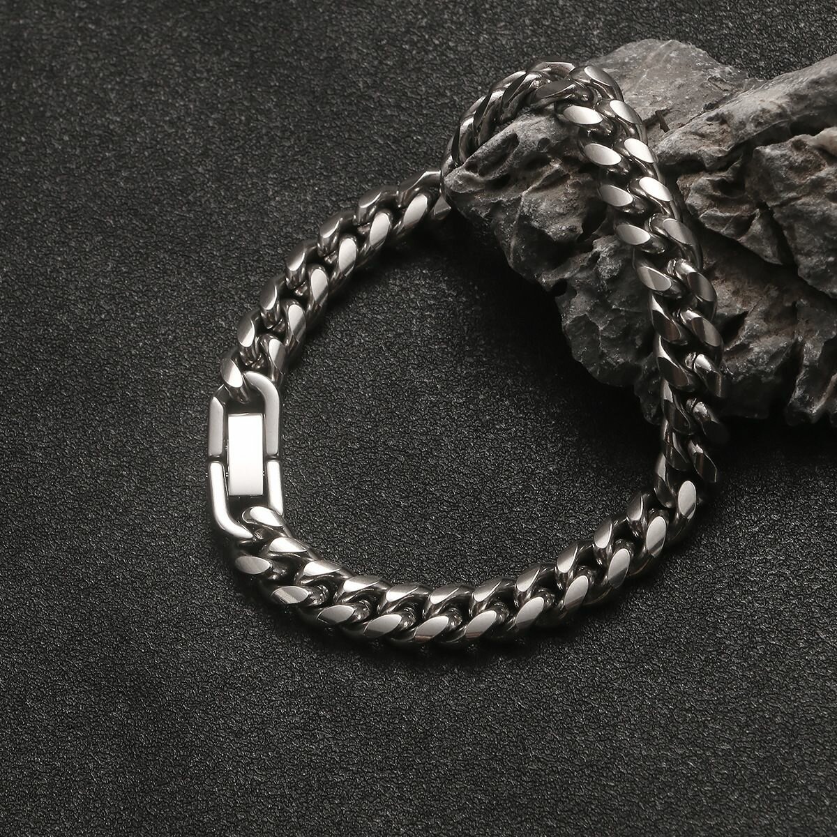 Стильные браслеты