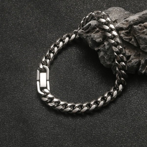 Стильные браслеты