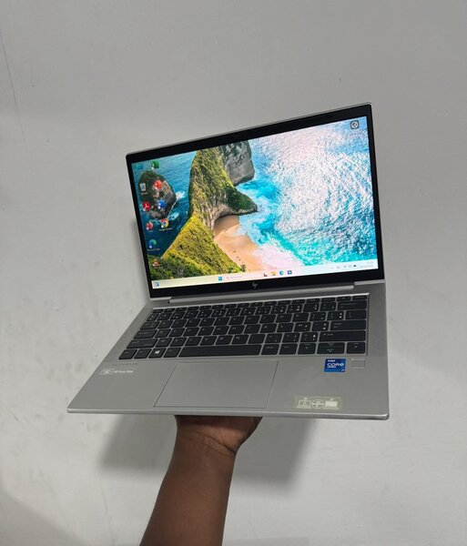 HP EliteBook 830 G8  CORE i7