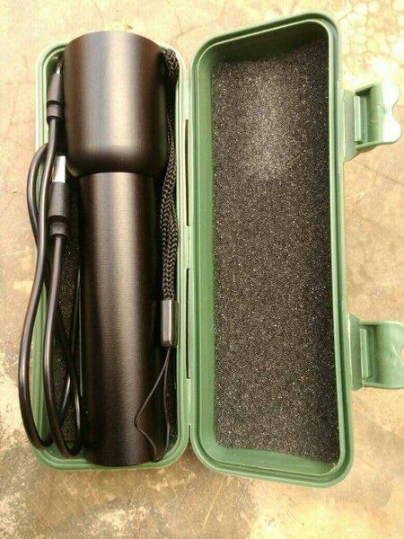 Lampe torche LED rechargeable USB