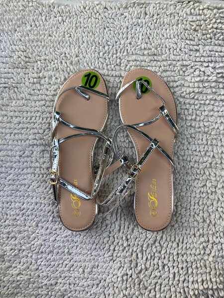 Sandales plates élégantes