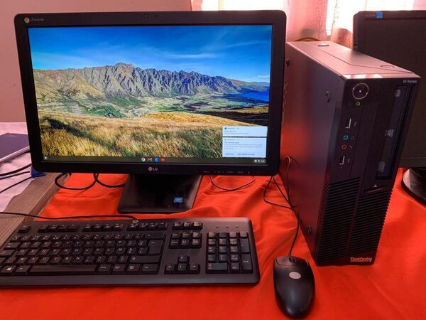 Ordinateur bureau quasi neuf 22 pouces a 24