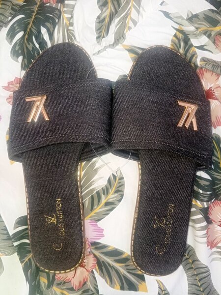 Original Luis Vuitton slippers