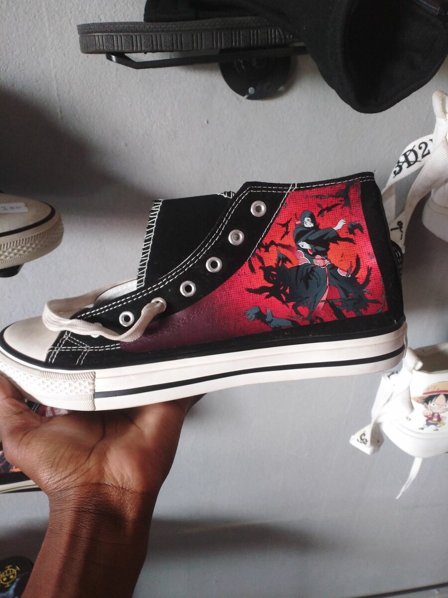 Itachi Uchiha converse