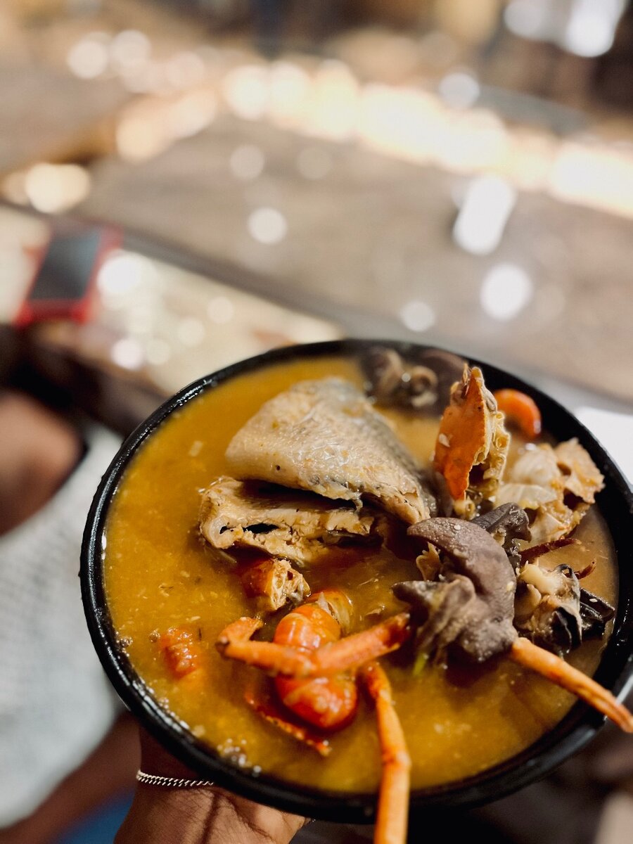 Soupe Épicée aux Fruits de Mer