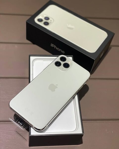 iPhone dernier modèle argenté