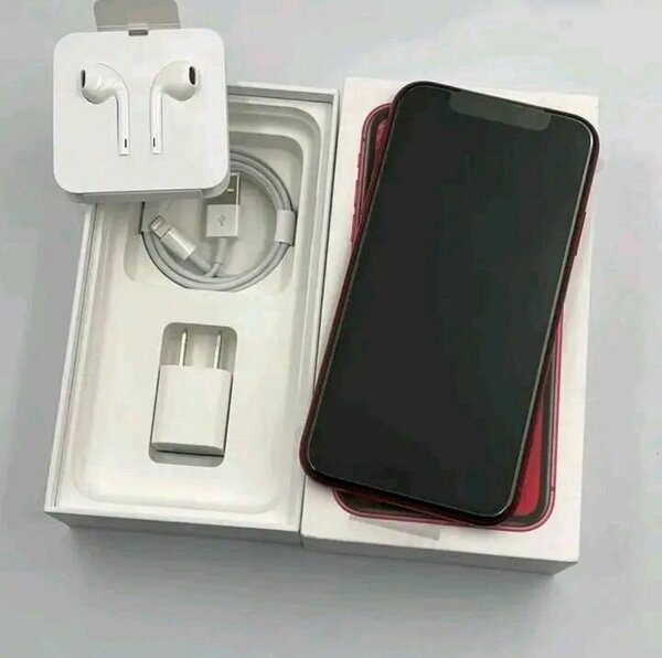 iPhone neuf rouge avec accessoires